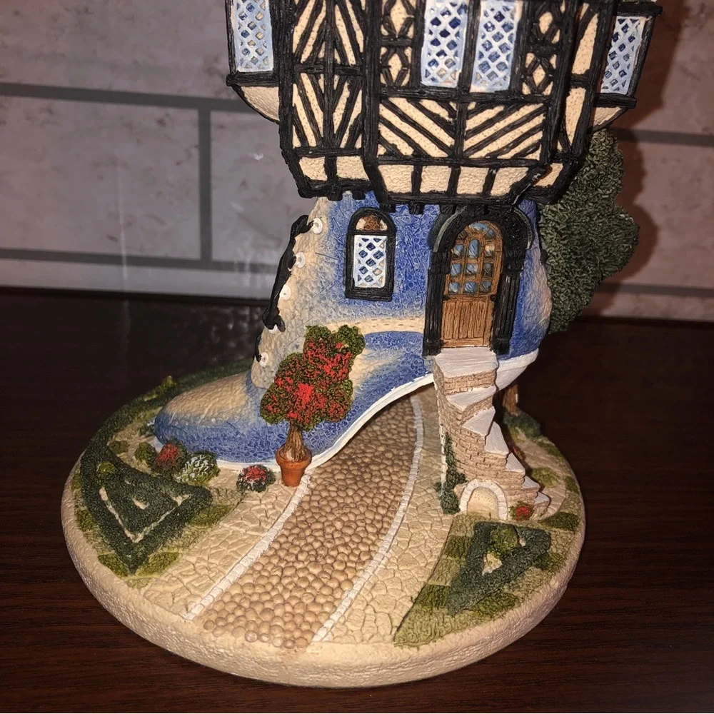 The shoemaker’s dream clocktower boot figurine‎ John Herbert 1990 John Hine